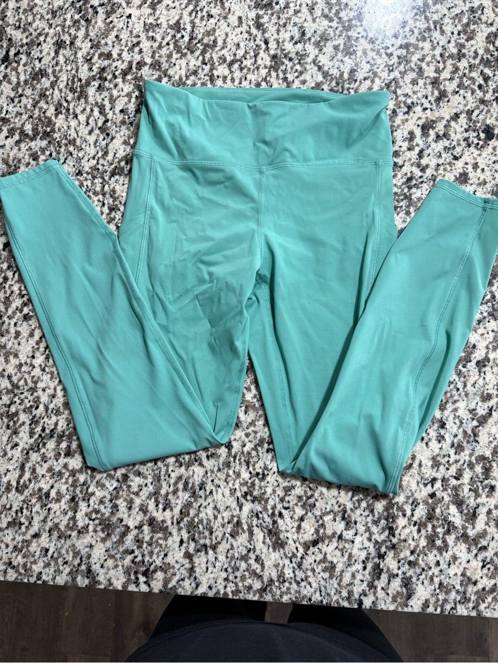 Vuori High-Waist Performance Leggings in Mint Green